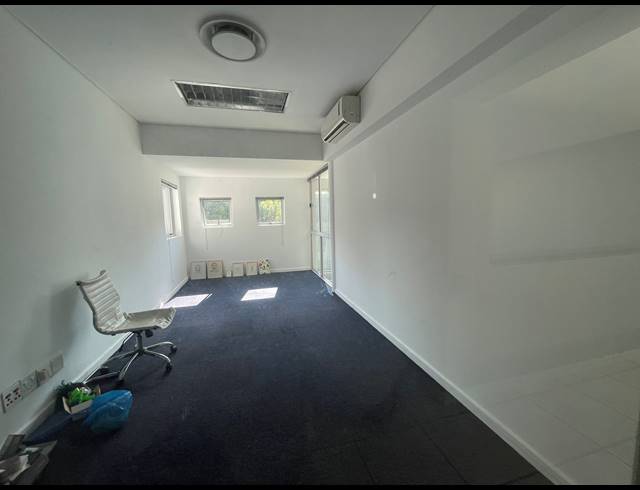 128M² OFFICE TO LET IN LYME PARK